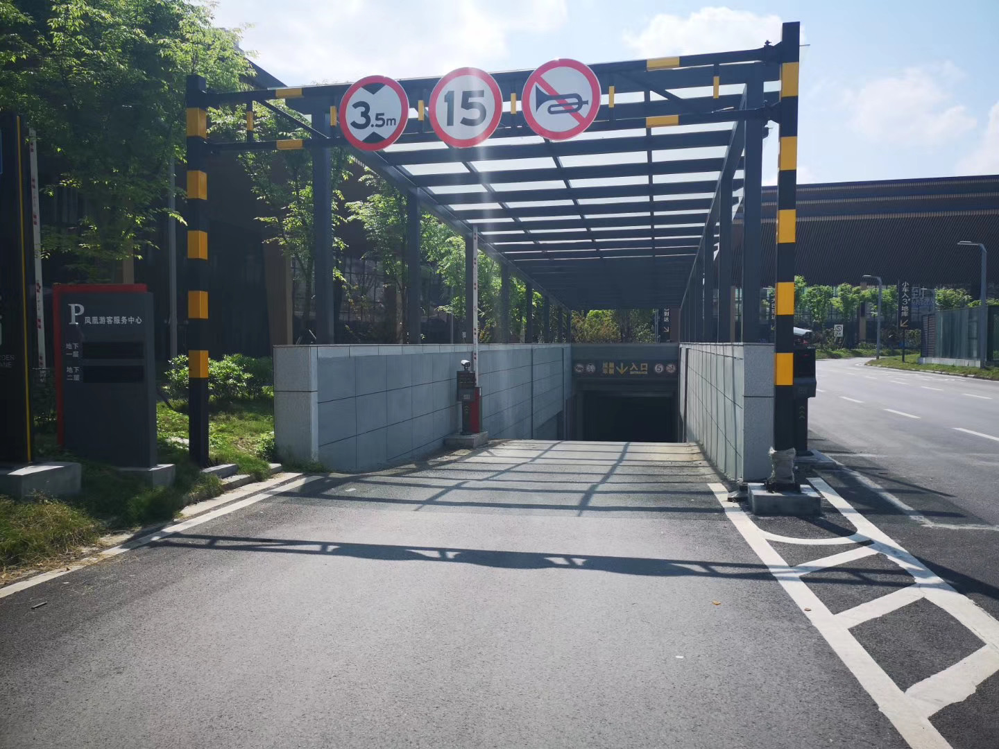 長沙雷隆智能科技有限公司_長沙車牌自動(dòng)識(shí)別系統(tǒng)|長沙停車場管理系統(tǒng)|車牌識(shí)別系統(tǒng)|車牌識(shí)別一體機(jī)|人行通道閘|智能通道閘|停車收費(fèi)系統(tǒng)|智能門禁系統(tǒng)